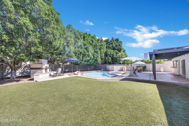 960 W KNOWLES Circle, Mesa, AZ 85210