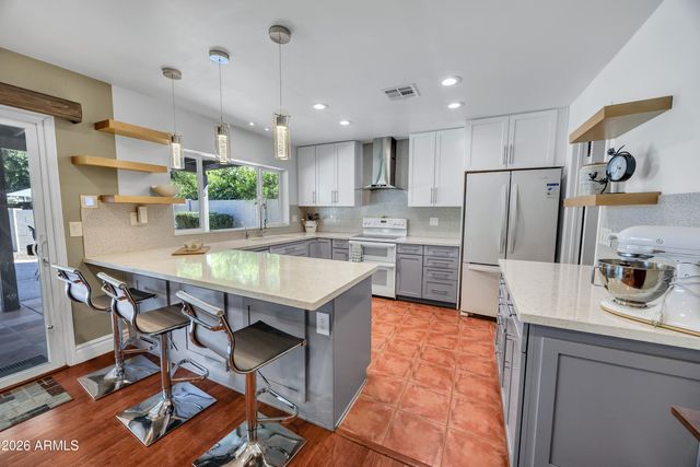 960 W KNOWLES Circle, Mesa, AZ 85210