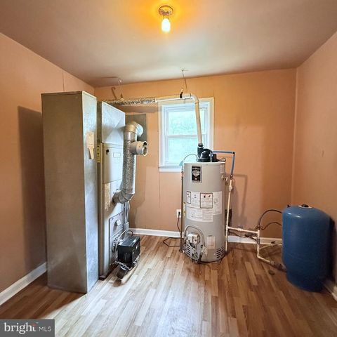 6917 MARKET ST, Mays Landing, NJ 08330
