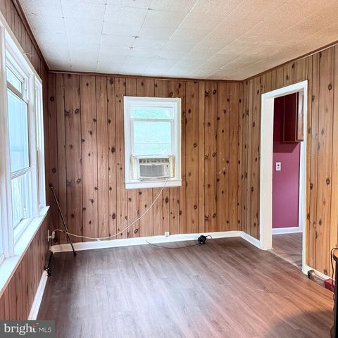 6917 MARKET ST, Mays Landing, NJ 08330