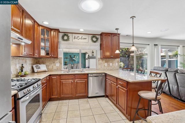 36874 Laurel St, Newark, CA 94560