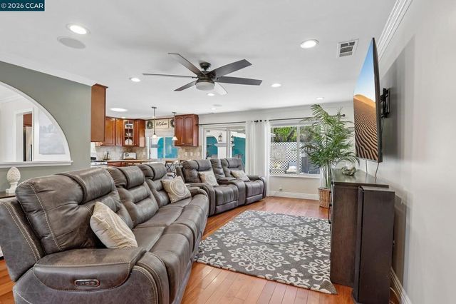 36874 Laurel St, Newark, CA 94560