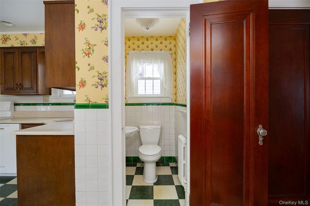 6 Rosalind Road, Poughkeepsie, NY 12601