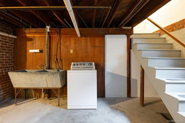 6 Rosalind Road, Poughkeepsie, NY 12601