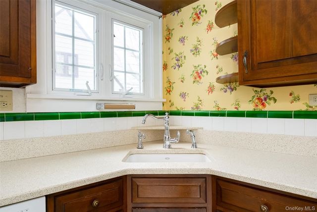 6 Rosalind Road, Poughkeepsie, NY 12601