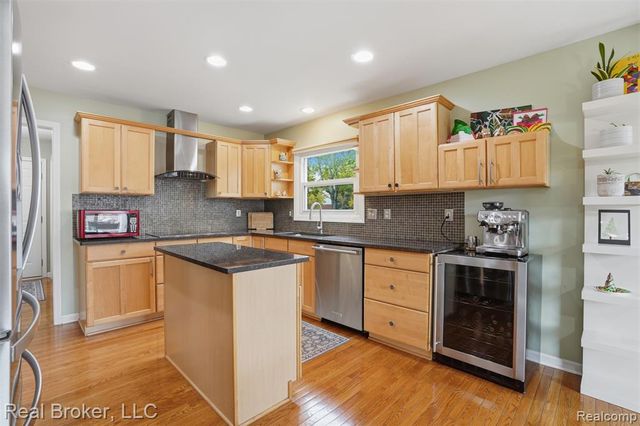 29126 Eastman Trail, Novi, MI 48377