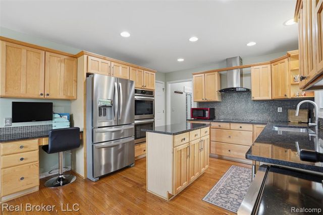 29126 Eastman Trail, Novi, MI 48377