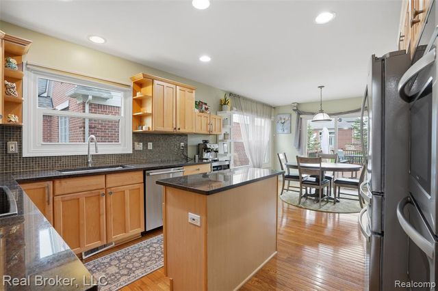 29126 Eastman Trail, Novi, MI 48377