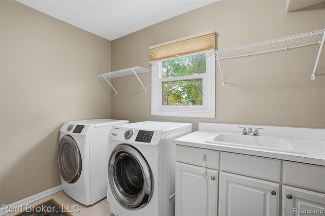 29126 Eastman Trail, Novi, MI 48377