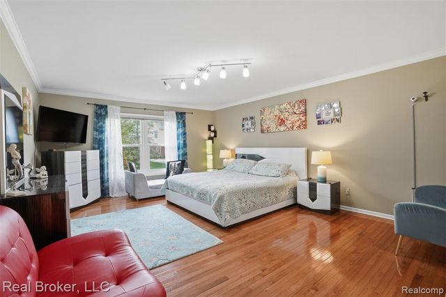29126 Eastman Trail, Novi, MI 48377
