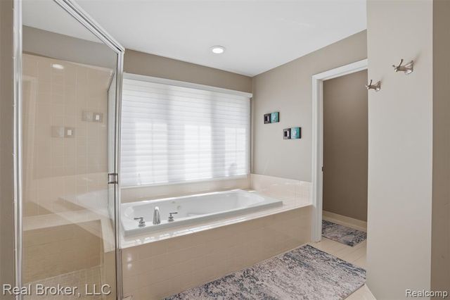 29126 Eastman Trail, Novi, MI 48377