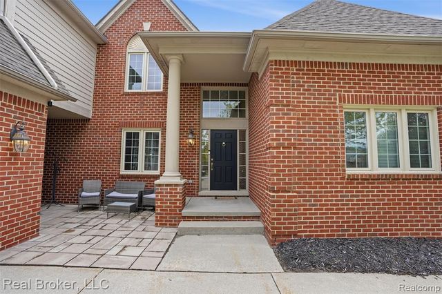 29126 Eastman Trail, Novi, MI 48377