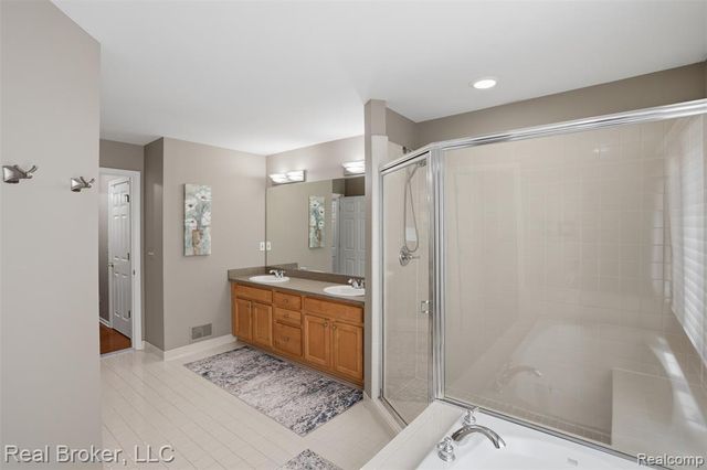 29126 Eastman Trail, Novi, MI 48377