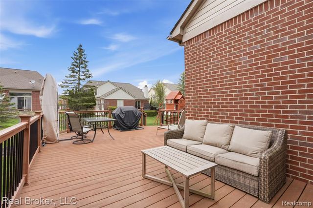 29126 Eastman Trail, Novi, MI 48377