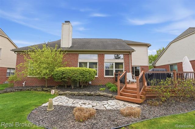 29126 Eastman Trail, Novi, MI 48377