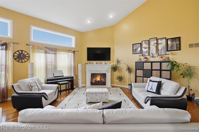 29126 Eastman Trail, Novi, MI 48377