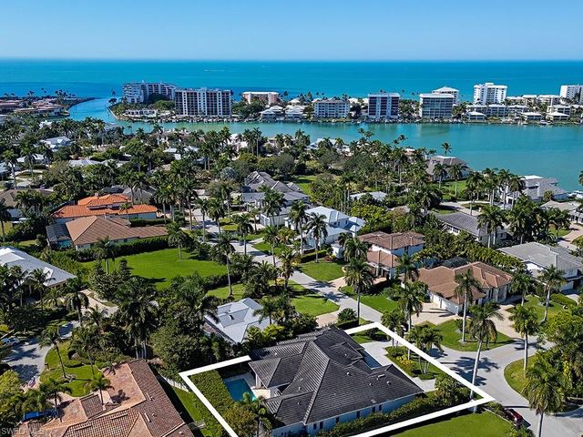 452 Putter Point DR, Naples, FL 34103