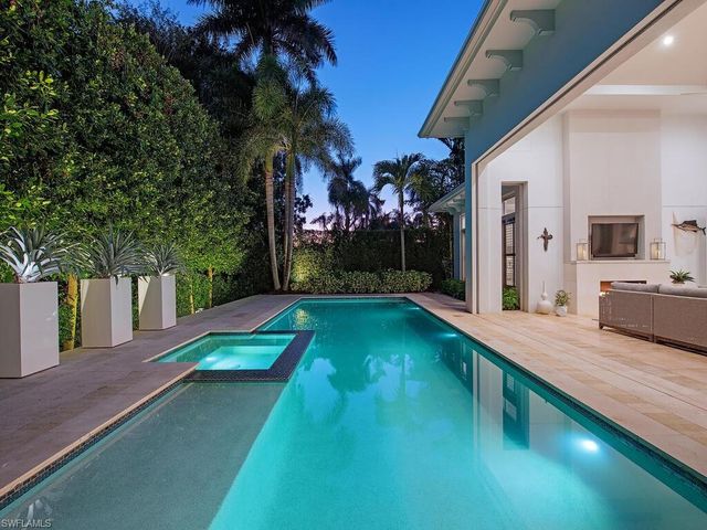 452 Putter Point DR, Naples, FL 34103