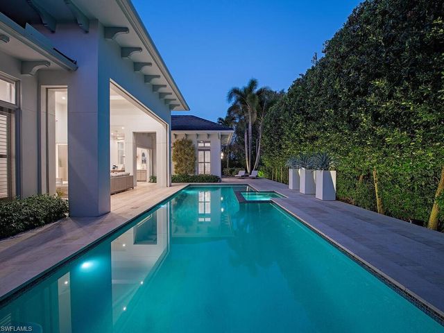 452 Putter Point DR, Naples, FL 34103