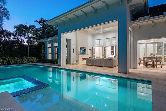 452 Putter Point DR, Naples, FL 34103