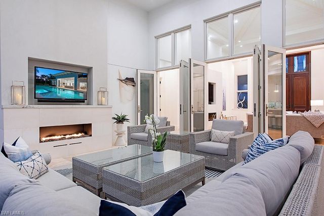 452 Putter Point DR, Naples, FL 34103