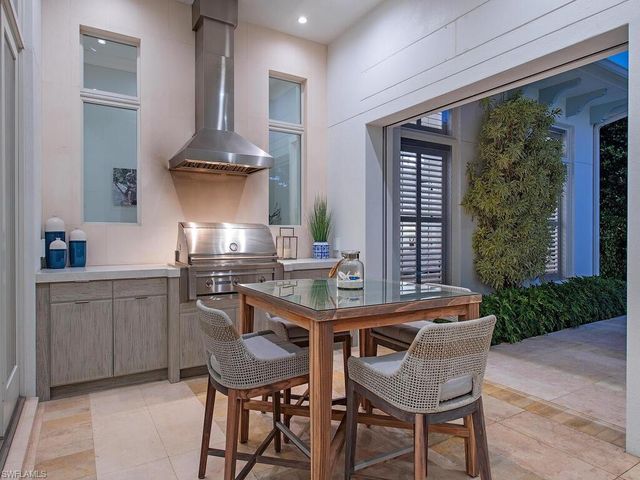 452 Putter Point DR, Naples, FL 34103