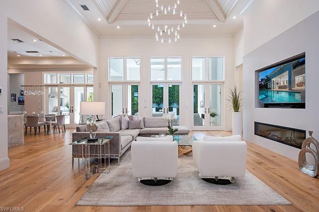 452 Putter Point DR, Naples, FL 34103