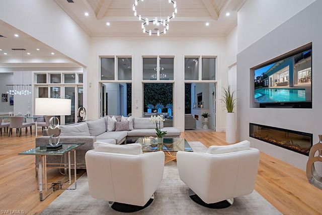 452 Putter Point DR, Naples, FL 34103