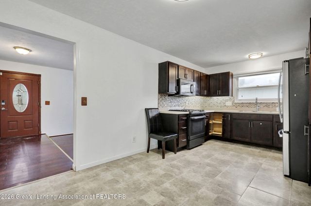3945 Windward Drive, Lansing, MI 48911
