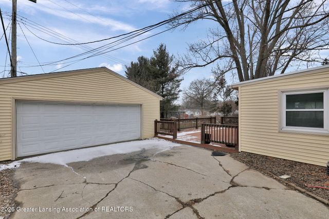 3945 Windward Drive, Lansing, MI 48911