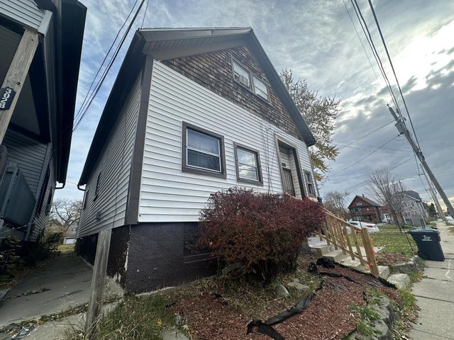 3024 N 20th STREET, Milwaukee, WI 53206