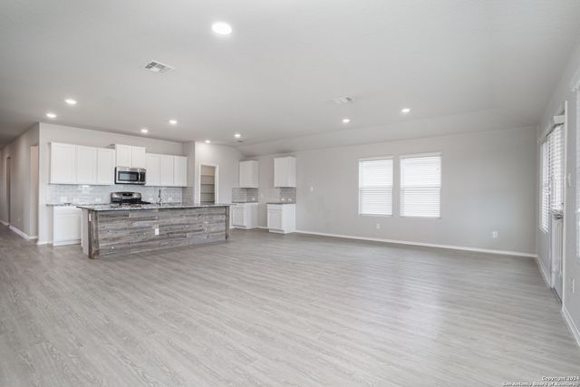 1924 HEATHER GLEN DR, New Braunfels, TX 78130