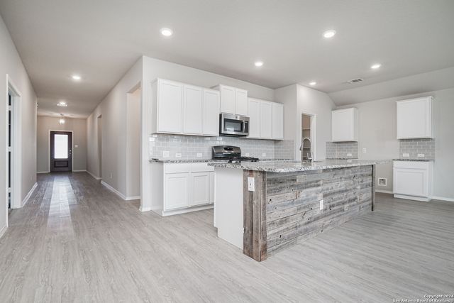 1924 HEATHER GLEN DR, New Braunfels, TX 78130