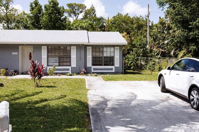 5437 Greenwood Drive, Delray Beach, FL 33484