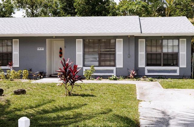 5437 Greenwood Drive, Delray Beach, FL 33484