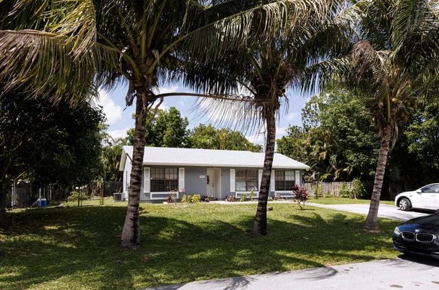 5437 Greenwood Drive, Delray Beach, FL 33484