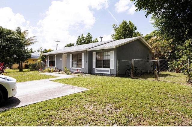5437 Greenwood Drive, Delray Beach, FL 33484