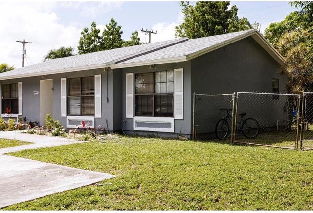 5437 Greenwood Drive, Delray Beach, FL 33484