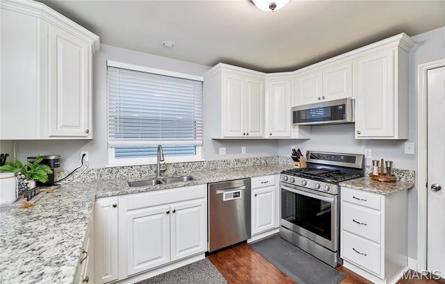 16032 Sandalwood Creek Drive, Wildwood, MO 63038
