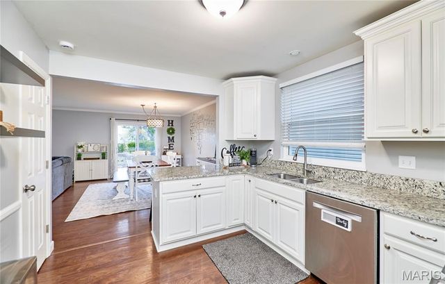 16032 Sandalwood Creek Drive, Wildwood, MO 63038