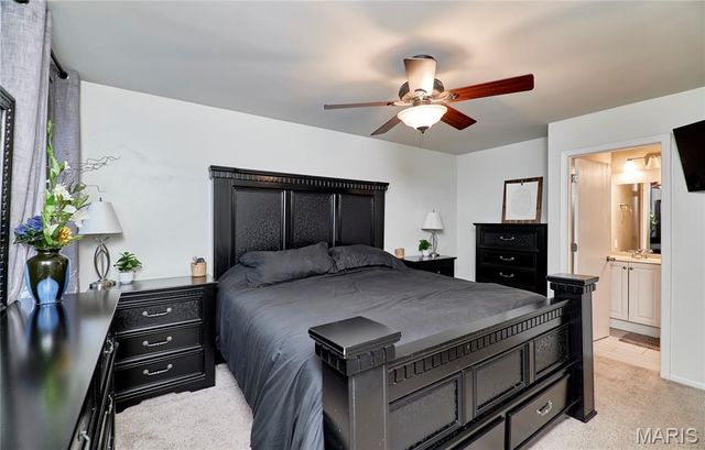 16032 Sandalwood Creek Drive, Wildwood, MO 63038