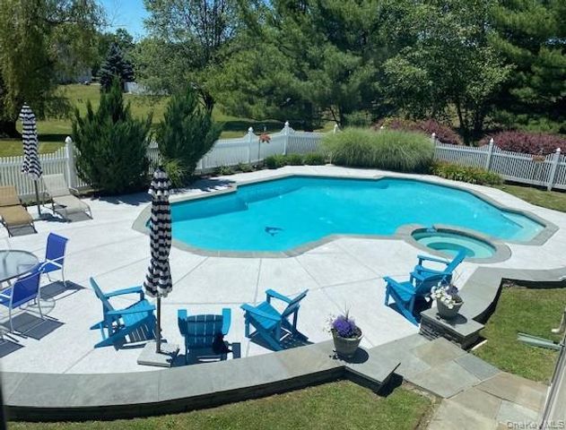 5 Quaker Mill Run, Florida, NY 10921