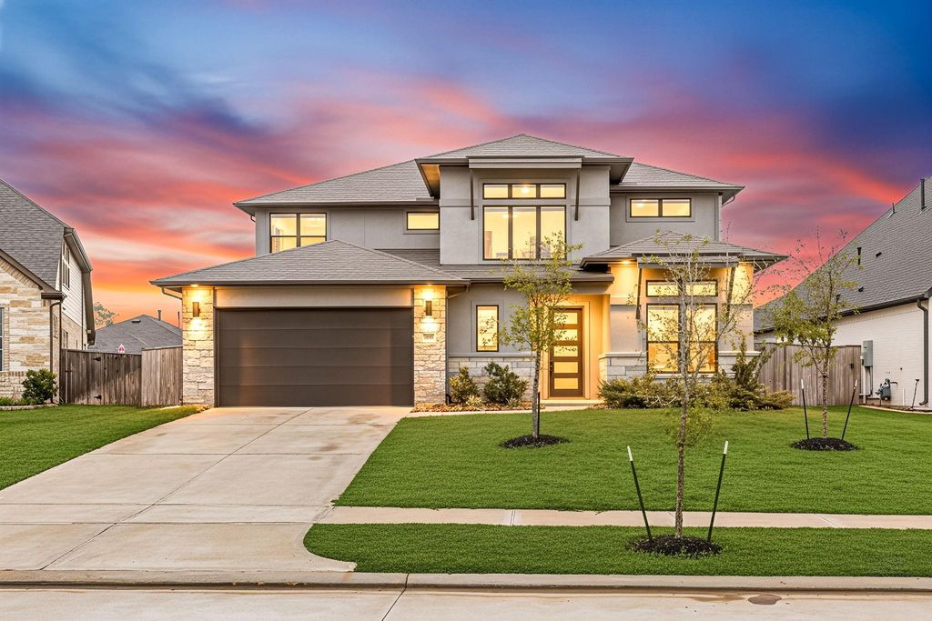 734 Platinum Stone Lane, Pinehurst, TX 77362