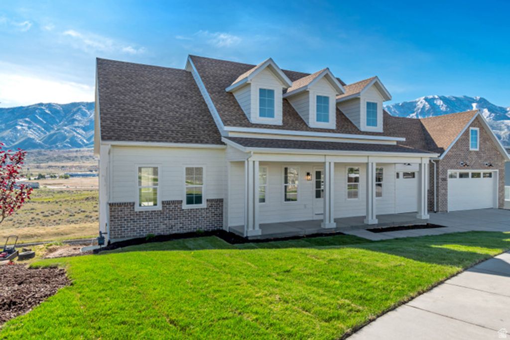 Image 3 of property listing at 1351 E MAPLE CIR, Santaquin, UT 84655