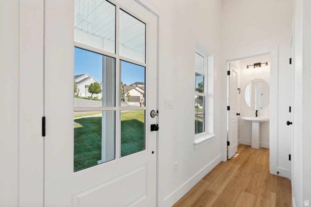 Image 4 of property listing at 1351 E MAPLE CIR, Santaquin, UT 84655