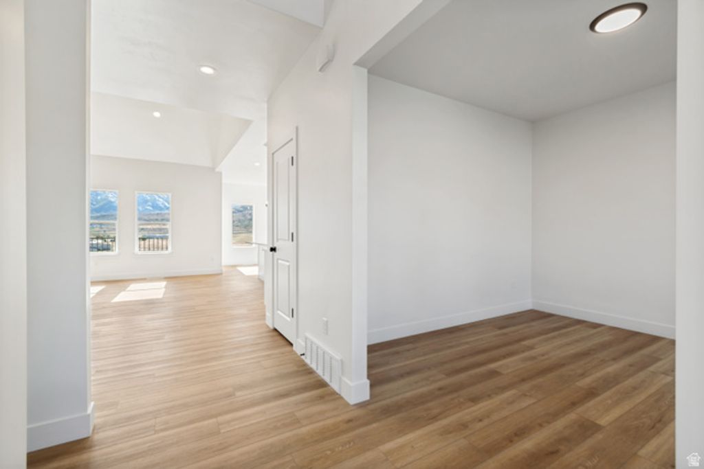 Image 6 of property listing at 1351 E MAPLE CIR, Santaquin, UT 84655