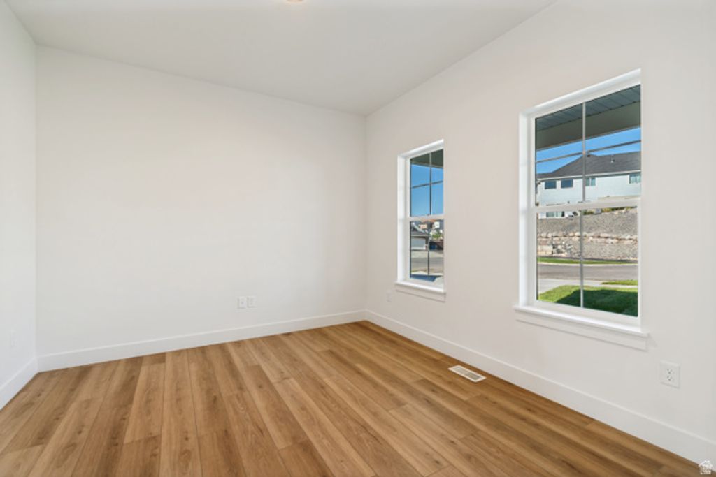 Image 7 of property listing at 1351 E MAPLE CIR, Santaquin, UT 84655