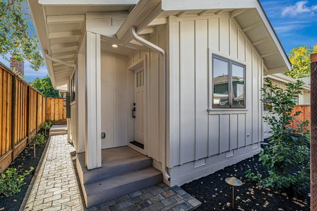 1460 Kentfield Avenue, Redwood City, CA 94061