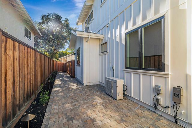 1460 Kentfield Avenue, Redwood City, CA 94061