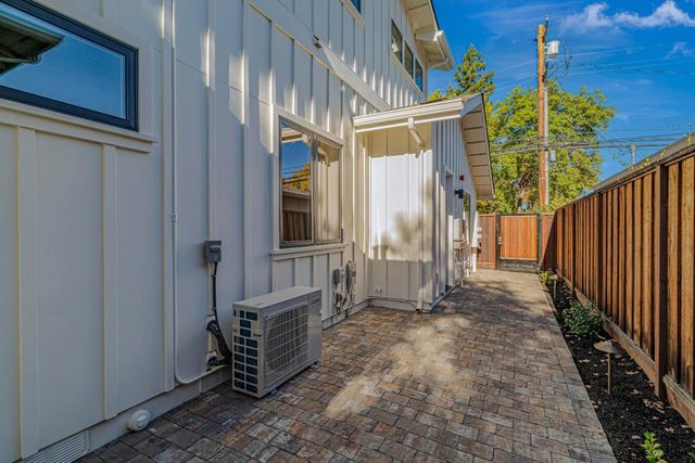 1460 Kentfield Avenue, Redwood City, CA 94061